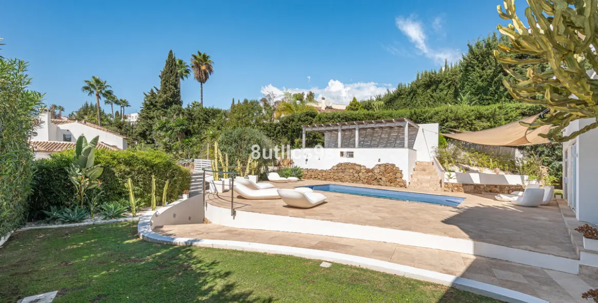 Sale of detached villa in Nueva Andalucía 45