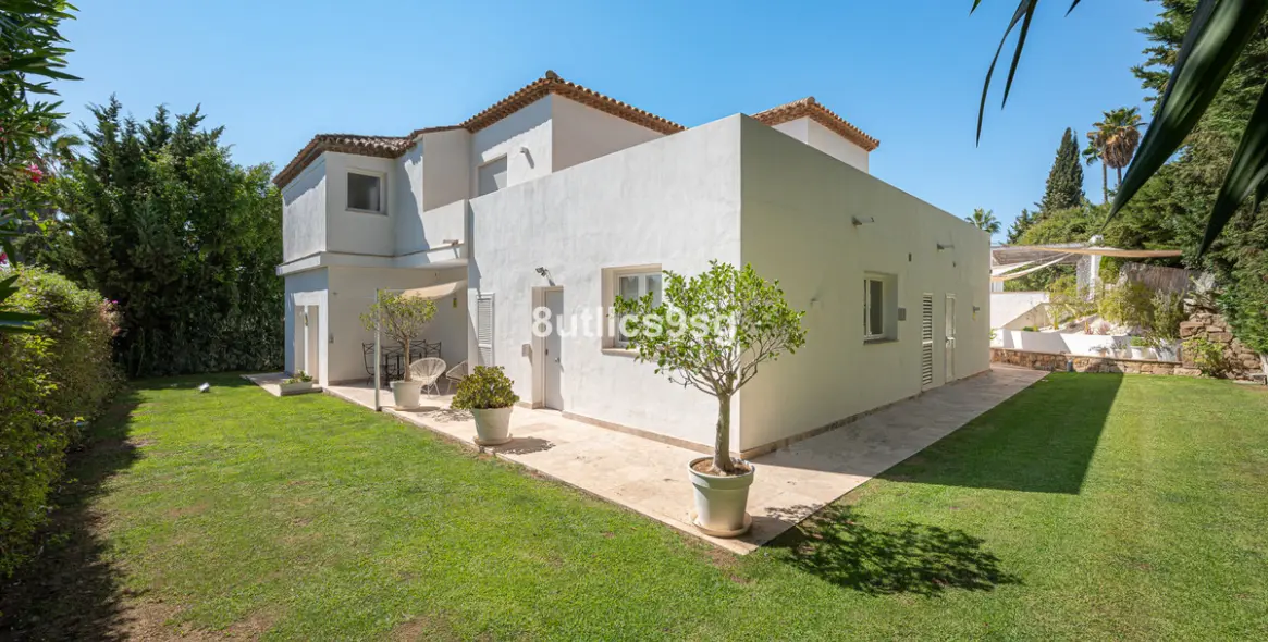 Sale of detached villa in Nueva Andalucía 46