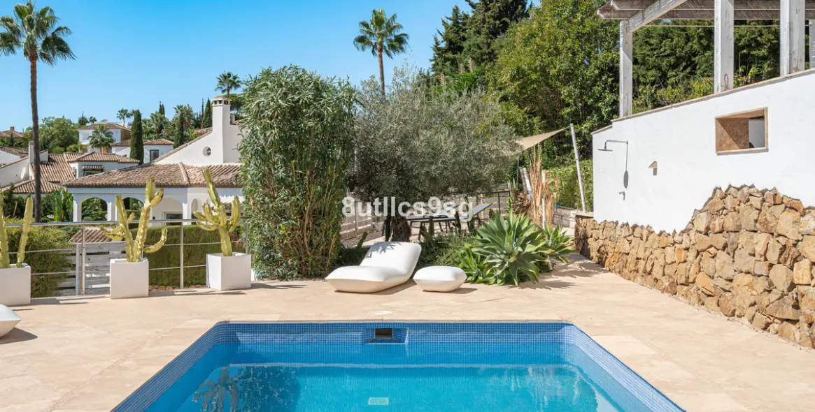 Sale of detached villa in Nueva Andalucía 52