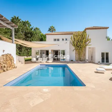 Sale of detached villa in Nueva Andalucía