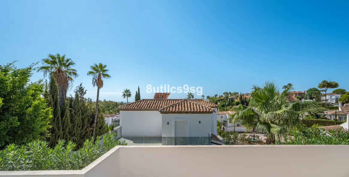 Продажа  отдельно стоящей виллы в Nueva Andalucía 26