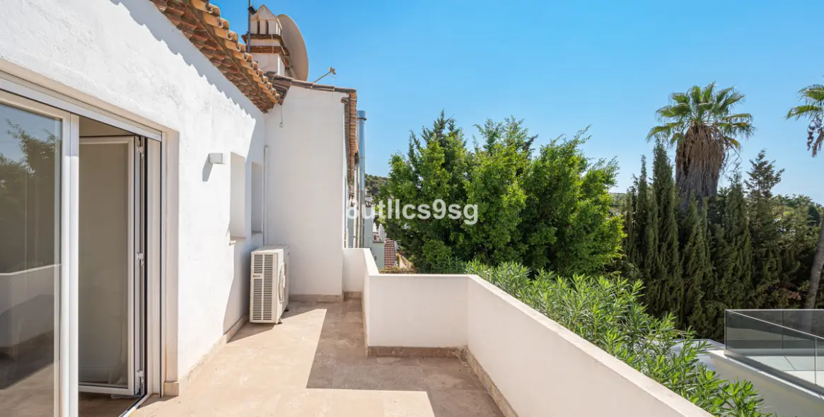 Продажа  отдельно стоящей виллы в Nueva Andalucía 32