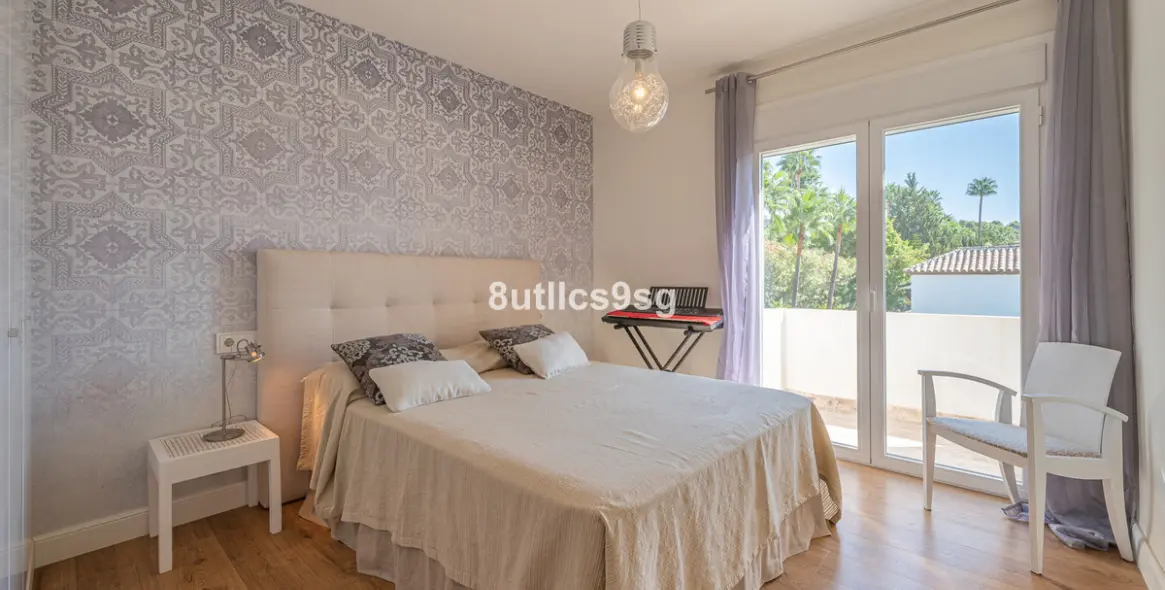 Продажа  отдельно стоящей виллы в Nueva Andalucía 33