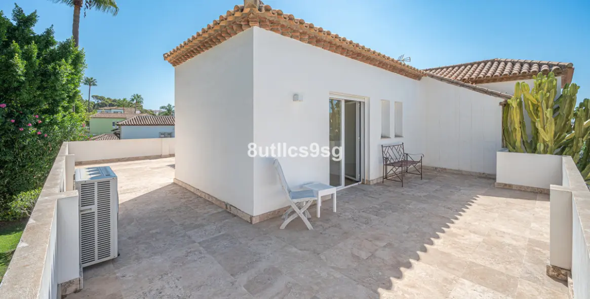Продажа  отдельно стоящей виллы в Nueva Andalucía 38