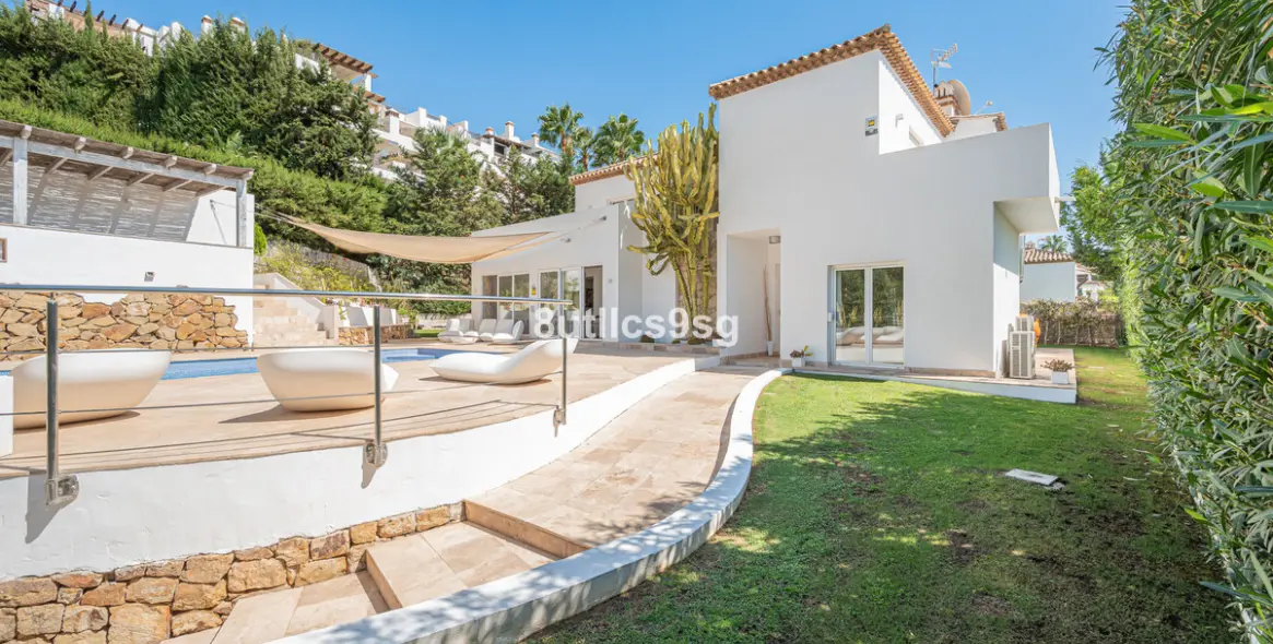 Продажа  отдельно стоящей виллы в Nueva Andalucía 47