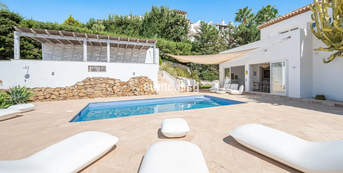 Продажа  отдельно стоящей виллы в Nueva Andalucía 51