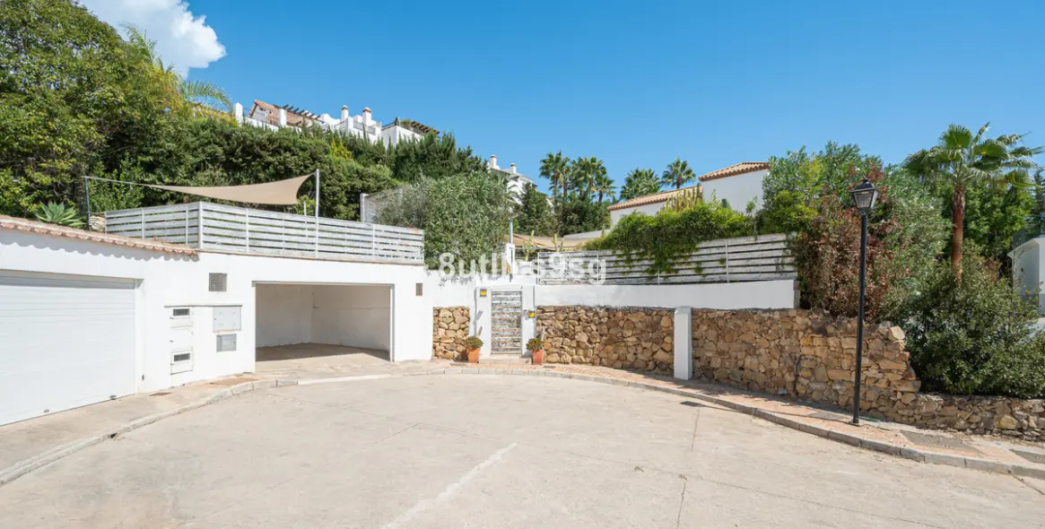 Продажа  отдельно стоящей виллы в Nueva Andalucía 54