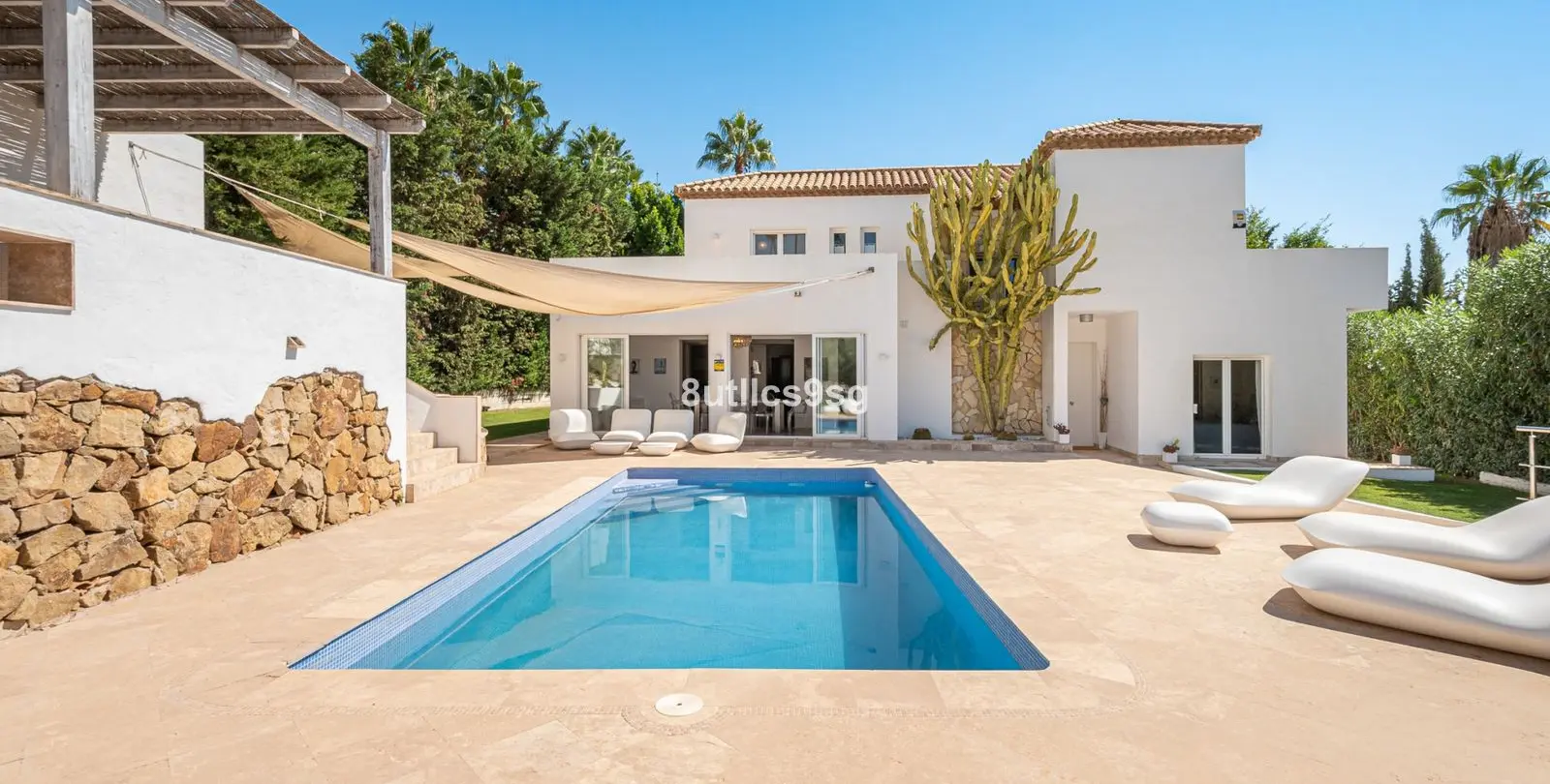 Sale of detached villa in Nueva Andalucía 1