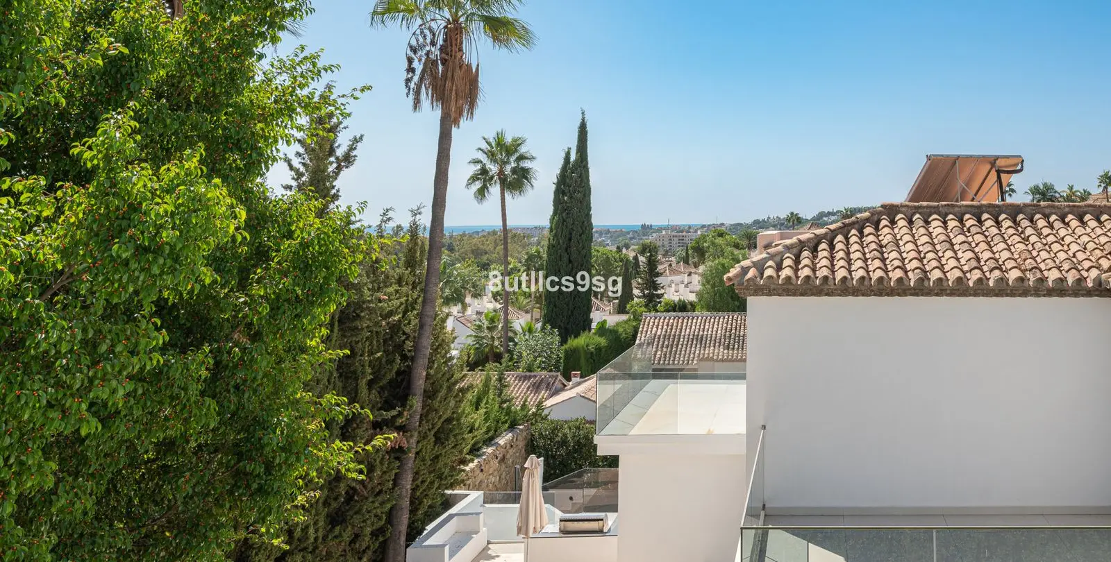 Sale of detached villa in Nueva Andalucía 43