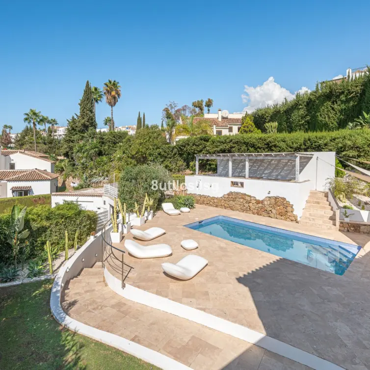 Sale of detached villa in Nueva Andalucía