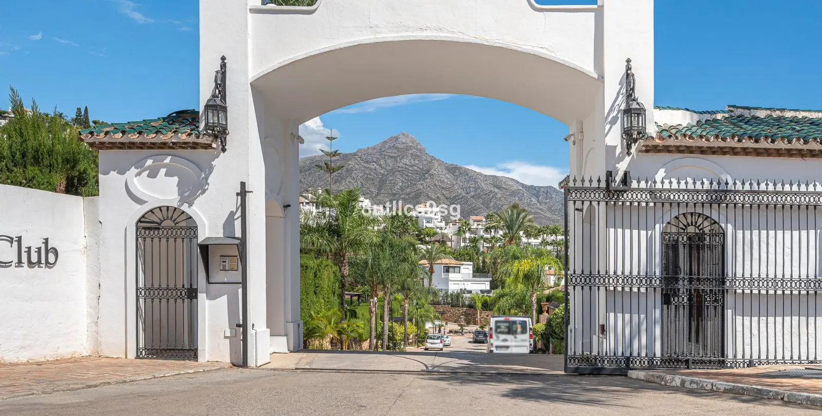 Sale of detached villa in Nueva Andalucía 80