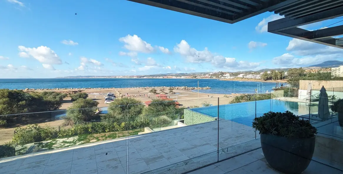 Sale of ground floor apartment in Estepona (district Estepona) 1