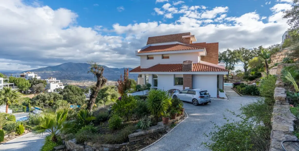 Venta de villa independiente en Marbella East (distrito La Mairena) 2