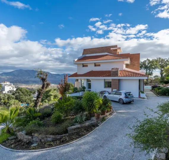 Villa independiente R3549622