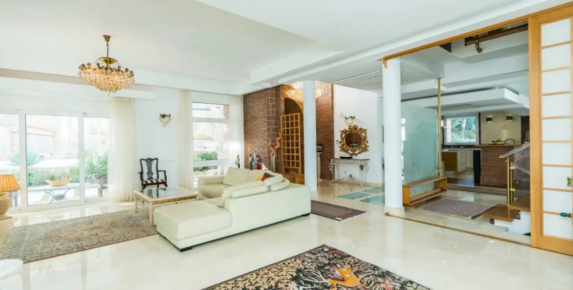 Venta de villa independiente en Marbella East (distrito La Mairena) 8