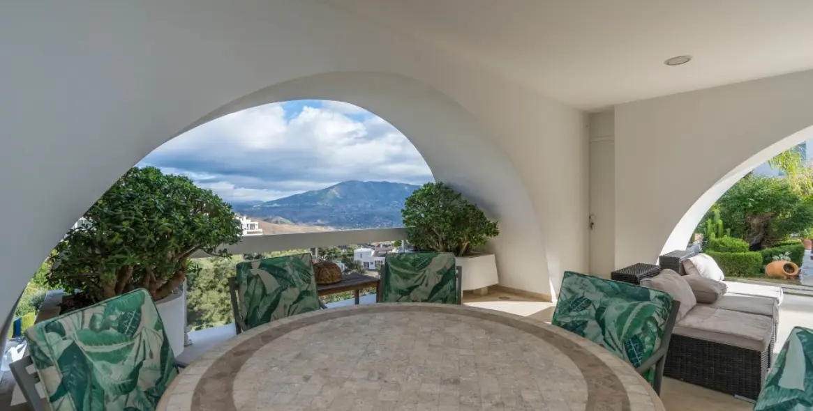 Venta de villa independiente en Marbella East (distrito La Mairena) 10