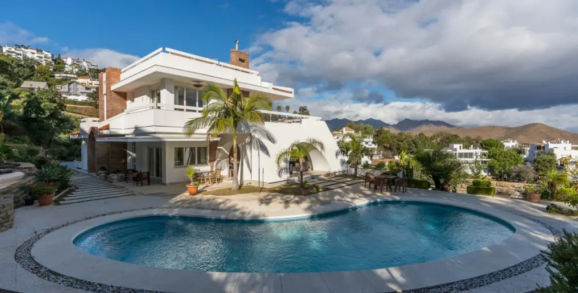 Продажа  отдельно стоящей виллы в La Mairena 24