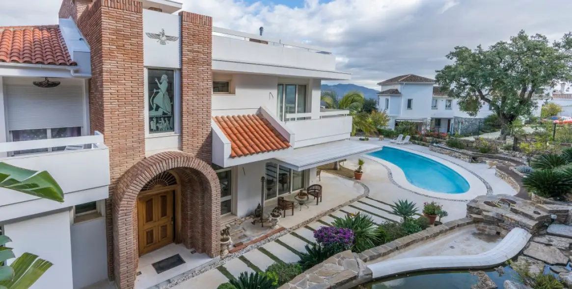 Продажа  отдельно стоящей виллы в La Mairena 25