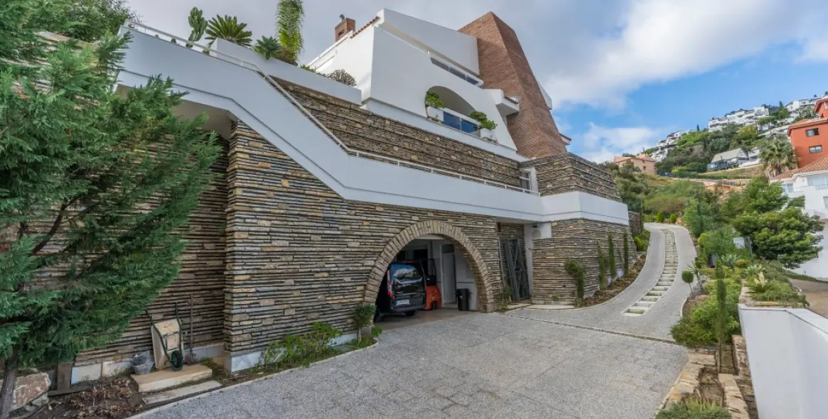 Продажа  отдельно стоящей виллы в La Mairena 28