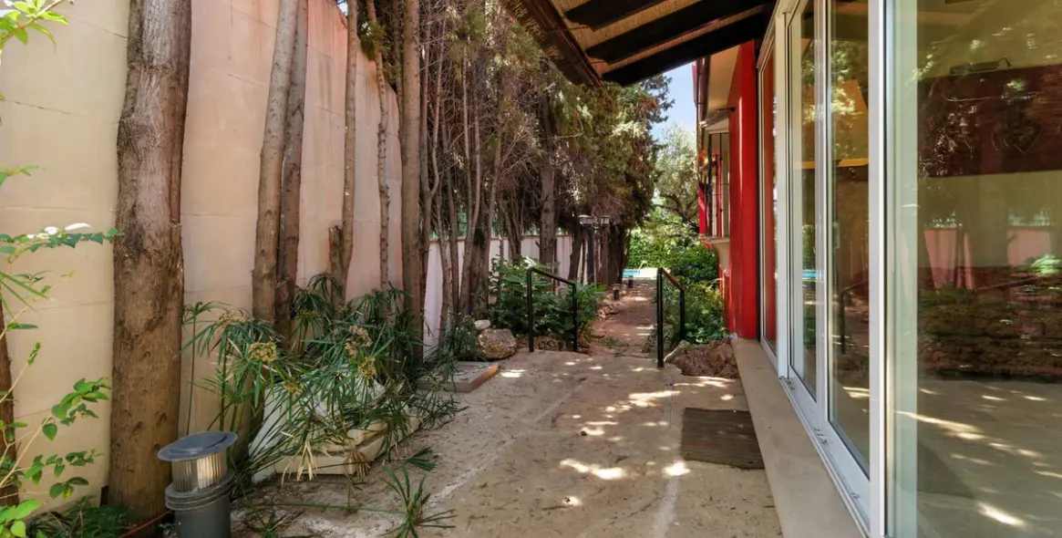 Sale of detached villa in Marbella 30