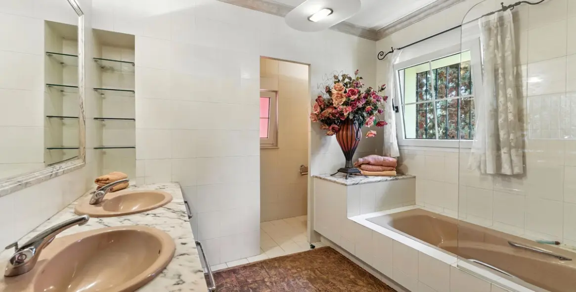 Sale of detached villa in Marbella 33