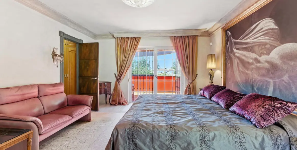 Sale of detached villa in Marbella 34