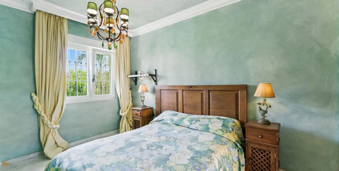 Sale of detached villa in Marbella 35