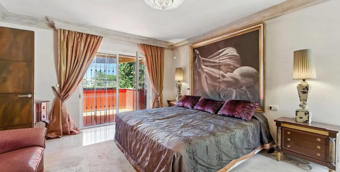 Sale of detached villa in Marbella 42
