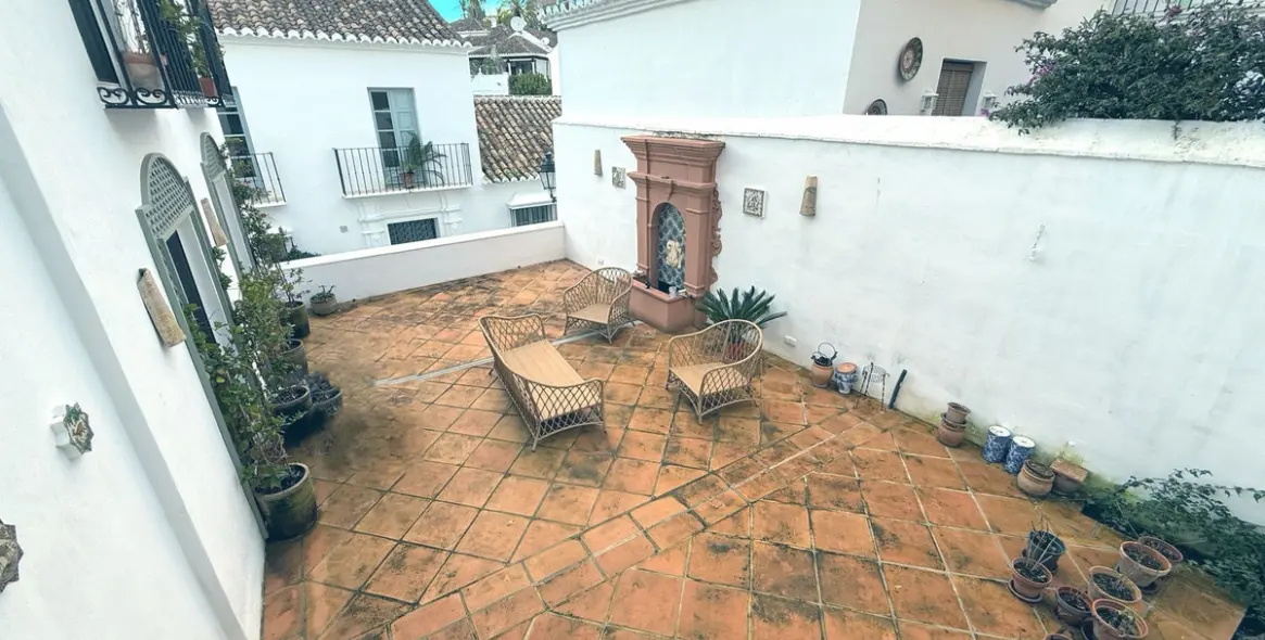 Продажа дома на две семьи в Marbella 8
