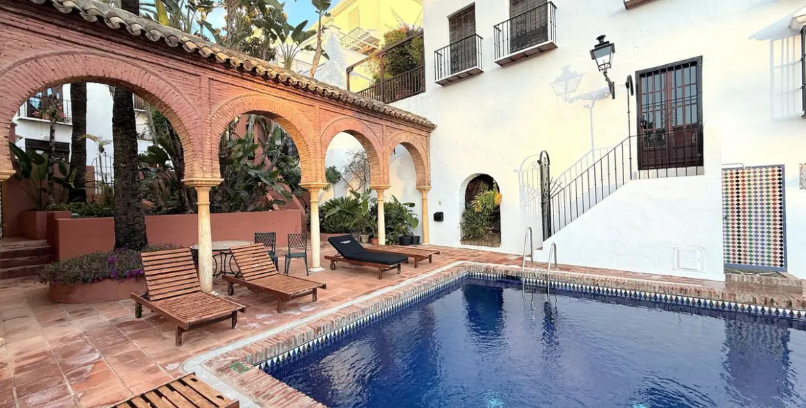 Продажа дома на две семьи в Marbella 11