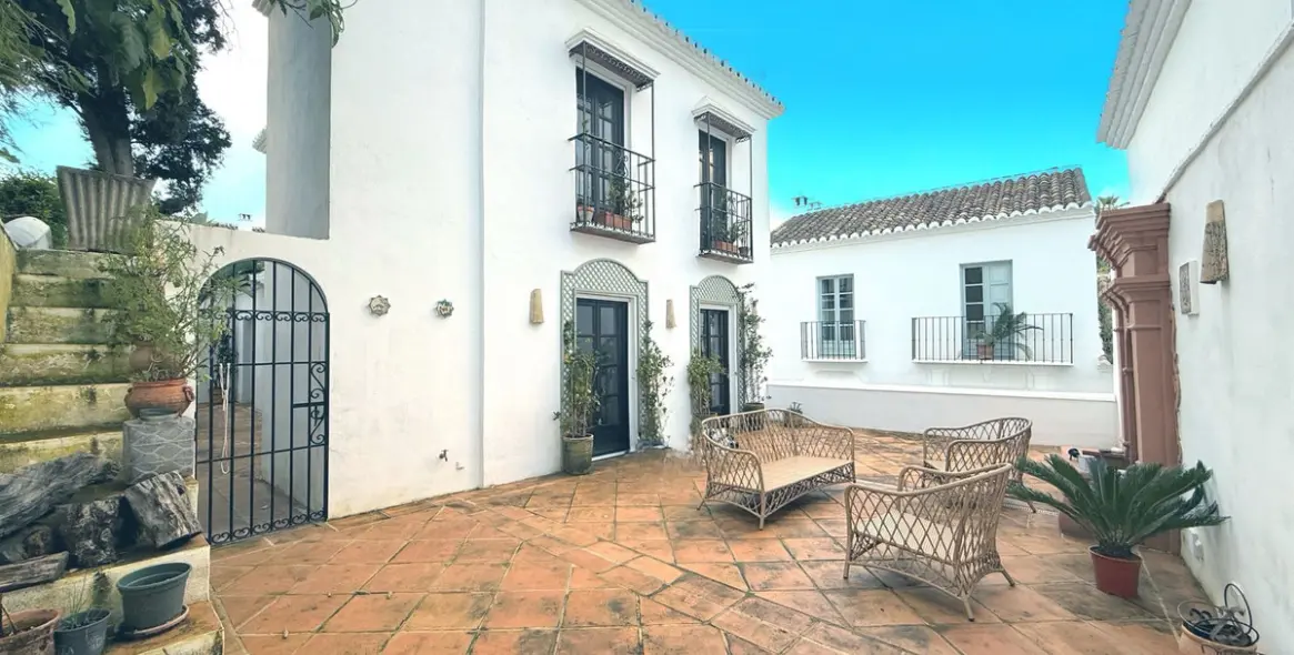 Sale of semi-detached house in Marbella 1