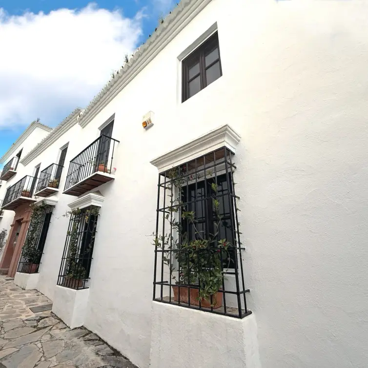 Продажа дома на две семьи в Marbella