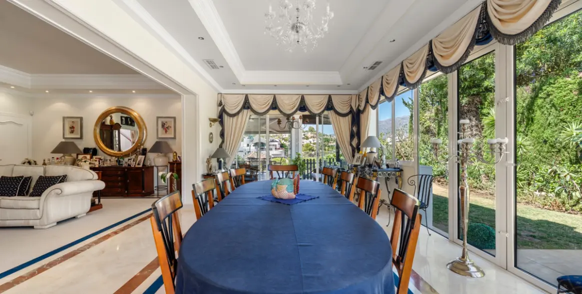 Продажа  отдельно стоящей виллы в Benahavís 3