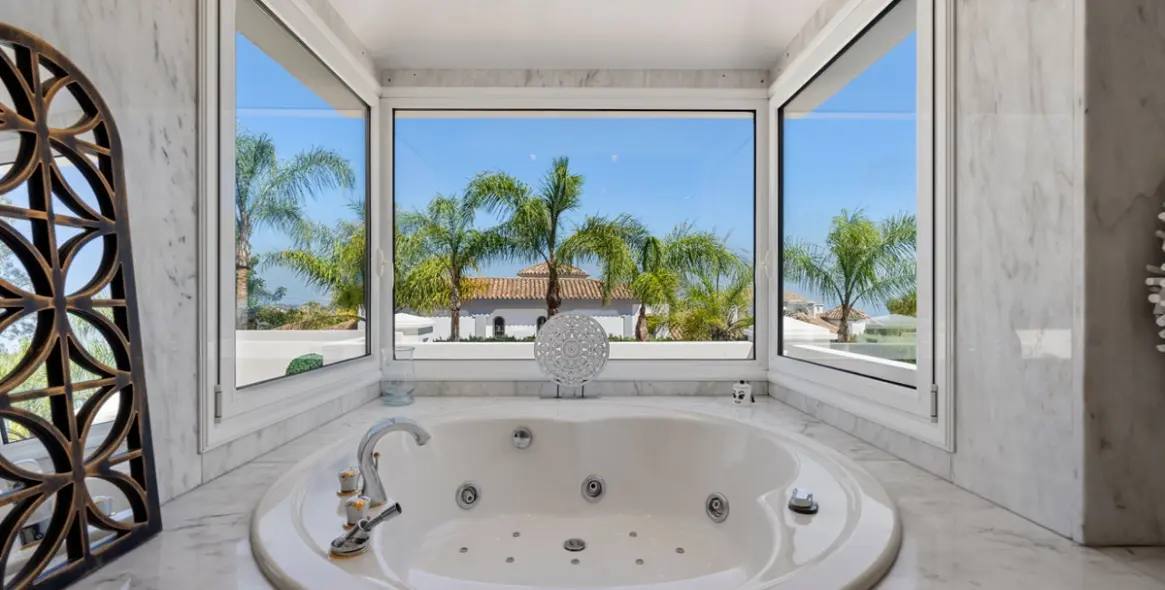 Продажа  отдельно стоящей виллы в Benahavís 15