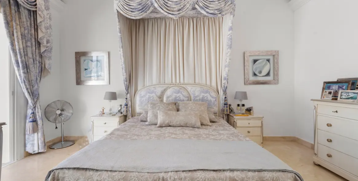 Продажа  отдельно стоящей виллы в Benahavís 17