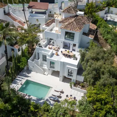 Venta de villa independiente en Nueva Andalucía