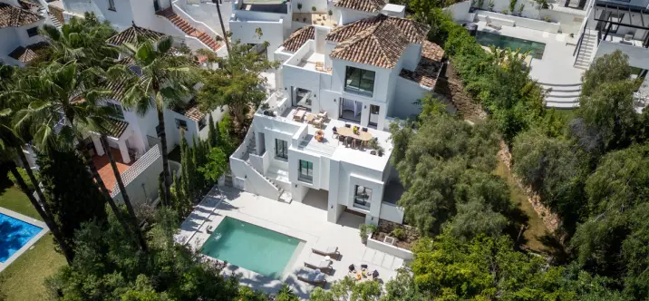 Venta de villa independiente en Nueva Andalucía 0