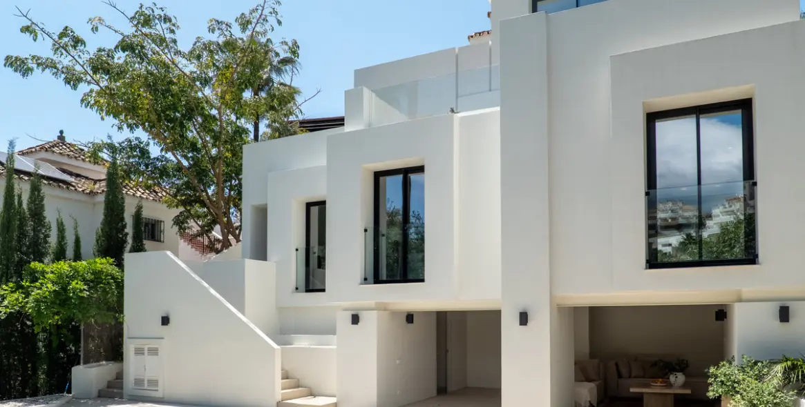 Продажа  отдельно стоящей виллы в Nueva Andalucía 2