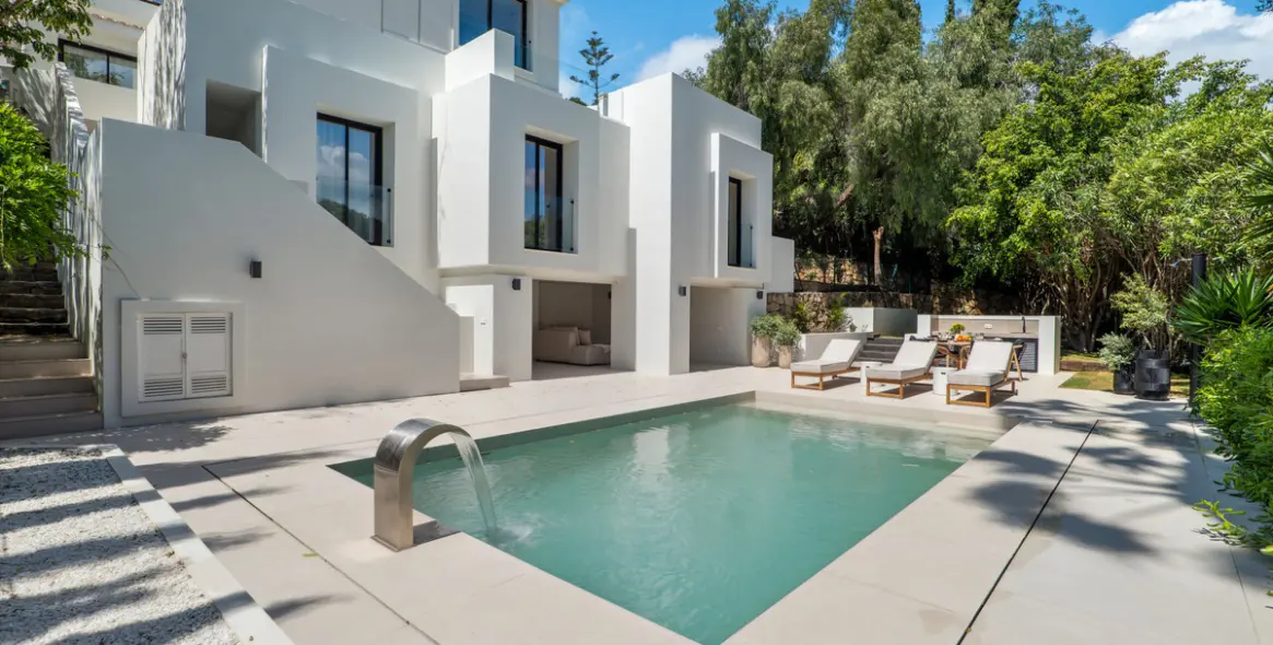 Продажа  отдельно стоящей виллы в Nueva Andalucía 3