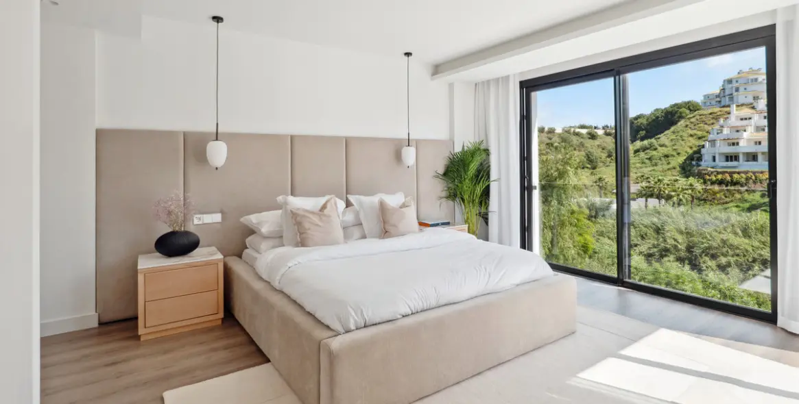 Продажа  отдельно стоящей виллы в Nueva Andalucía 5