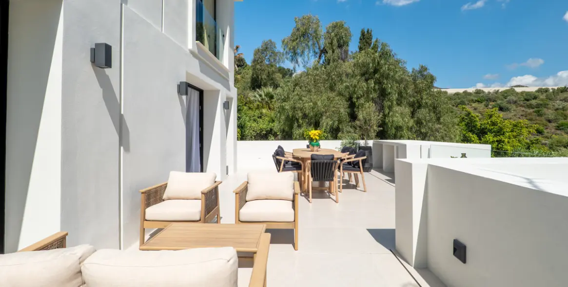 Продажа  отдельно стоящей виллы в Nueva Andalucía 18