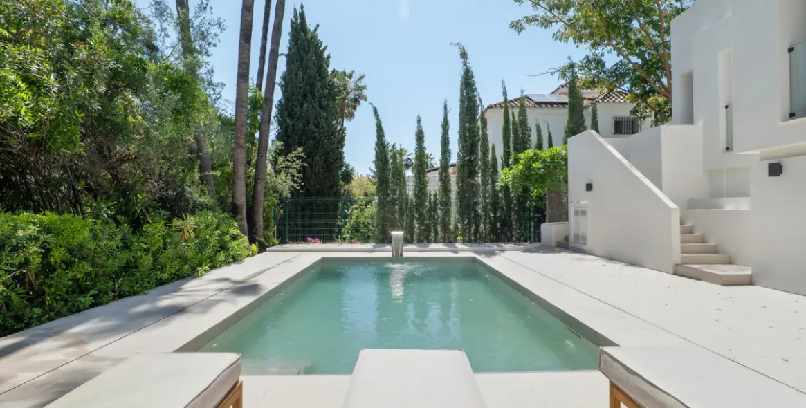 Продажа  отдельно стоящей виллы в Nueva Andalucía 20