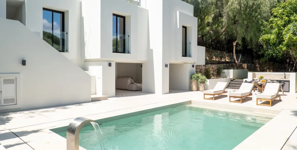 Продажа  отдельно стоящей виллы в Nueva Andalucía 23