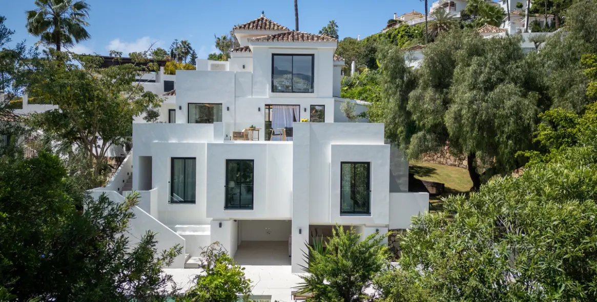 Продажа  отдельно стоящей виллы в Nueva Andalucía 26