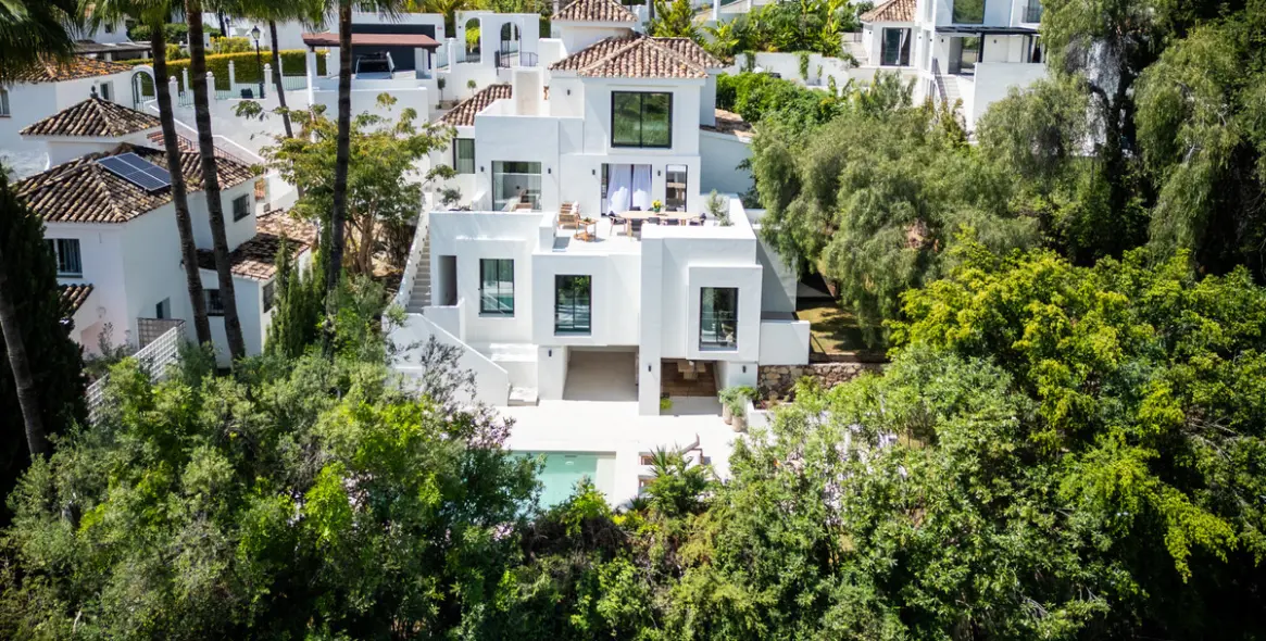 Продажа  отдельно стоящей виллы в Nueva Andalucía 27