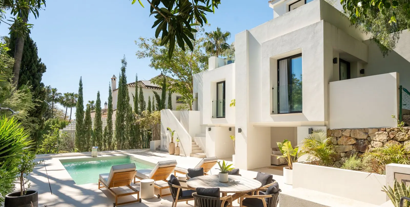 Продажа  отдельно стоящей виллы в Nueva Andalucía 1