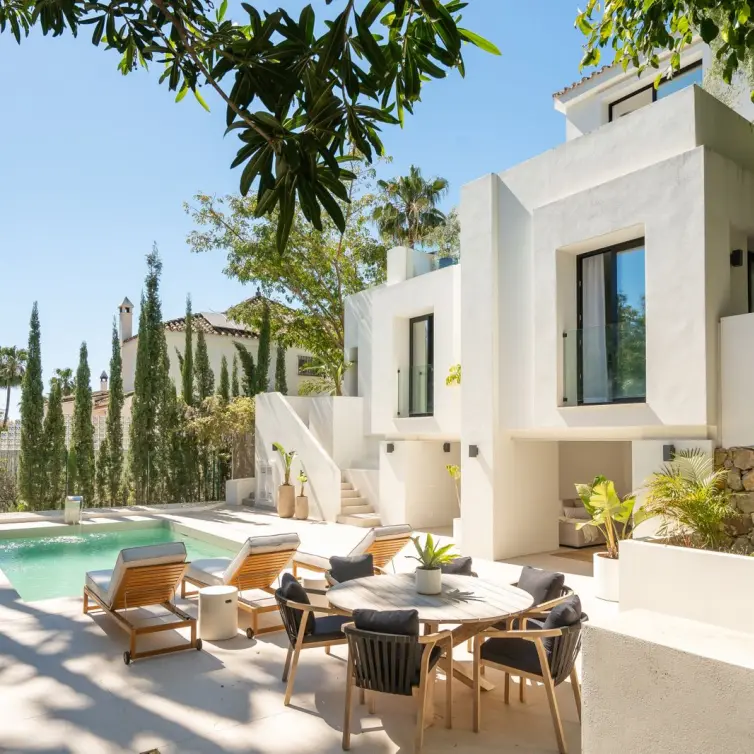 Продажа  отдельно стоящей виллы в Nueva Andalucía