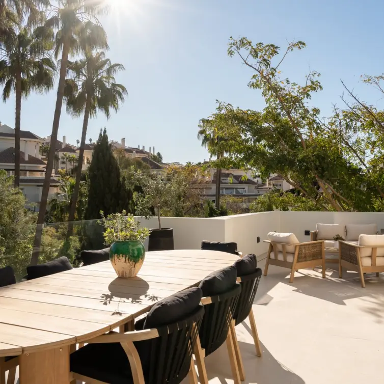 Sale of detached villa in Nueva Andalucía