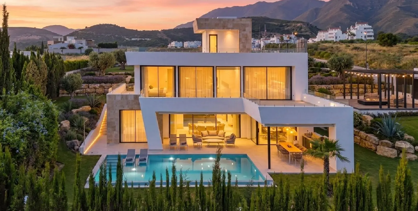 Продажа  отдельно стоящей виллы в Estepona 1