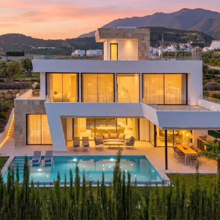 Продажа  отдельно стоящей виллы в Estepona